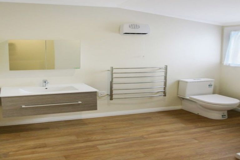 Photo of property in 94 Russell Terrace, Berhampore, Wellington, 6023