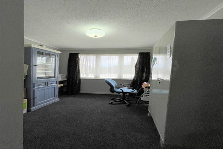Photo of property in 10 Hinau Street, New Lynn, Auckland, 0600
