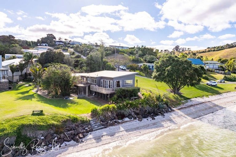 Photo of property in 1 Rigby Street, Whakapirau, 0583