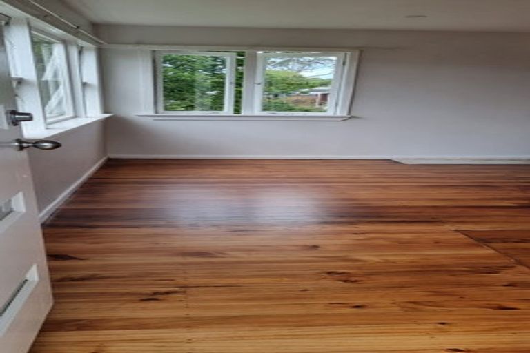Photo of property in 124 Browns Bay Road, Rothesay Bay, Auckland, 0630