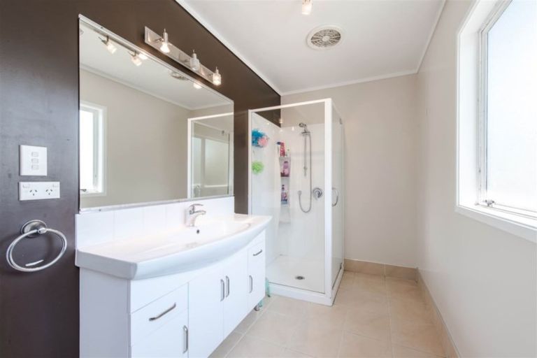 Photo of property in 299a Don Buck Road, Massey, Auckland, 0614