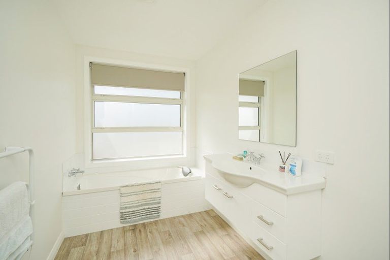 Photo of property in 37 Paremoremo Road, Lucas Heights, Auckland, 0632