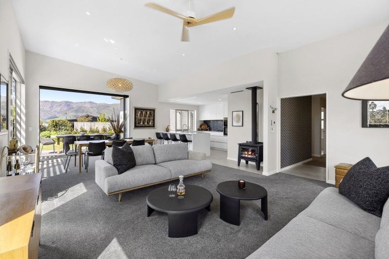 Photo of property in 10 Teal Place, Lake Hawea, Wanaka, 9382