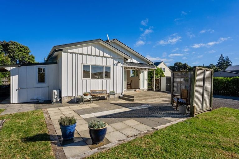 Photo of property in 8 Manuka Street, Otaki Beach, Otaki, 5512