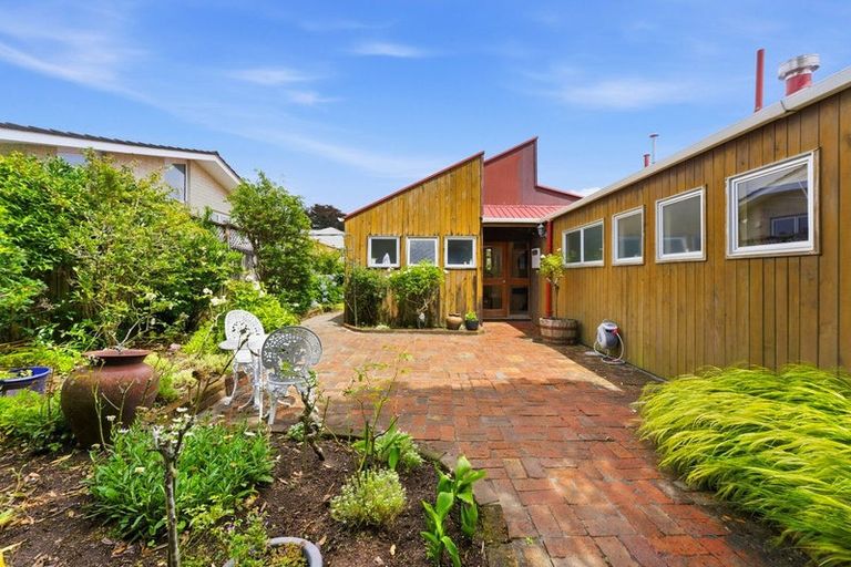 Photo of property in 5 Magnolia Drive, Westown, New Plymouth, 4310