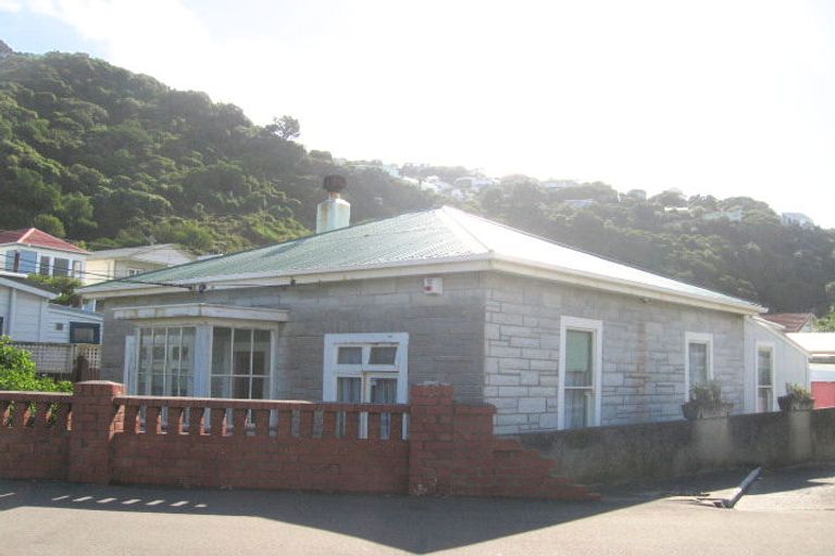 Photo of property in 40 Rua Street, Lyall Bay, Wellington, 6022