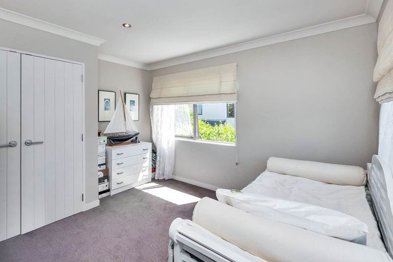 Photo of property in 21 South Kensington Way, Henderson, Auckland, 0612