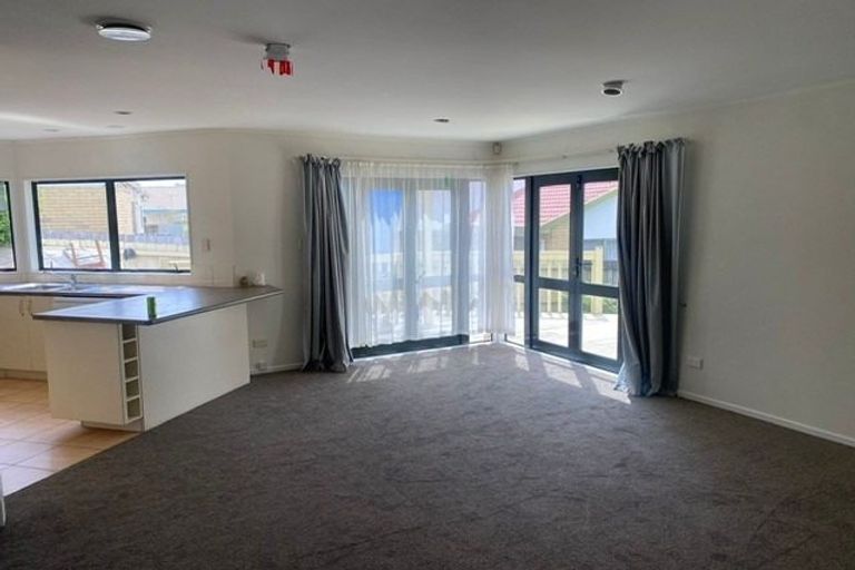 Photo of property in 240 Botany Road, Golflands, Auckland, 2013
