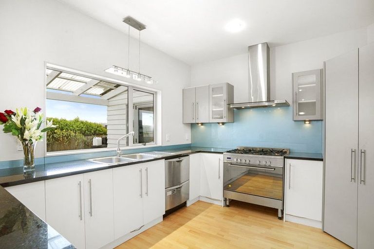 Photo of property in 15 Paparoa Crescent, Aotea, Porirua, 5024