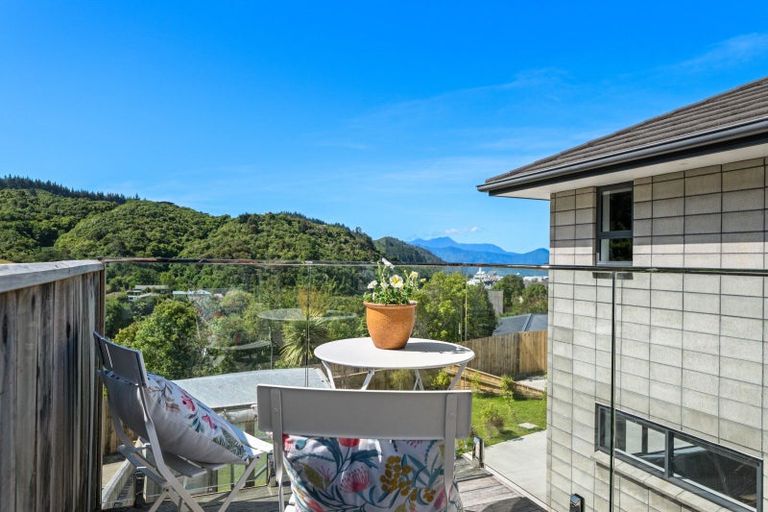 Photo of property in 6 West Terrace, Picton, 7220