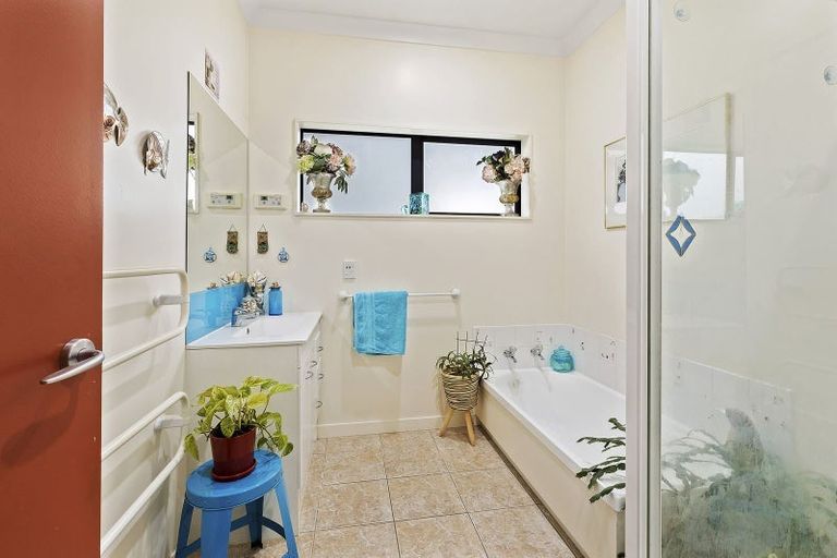 Photo of property in 5u8 Court Road, Tawa, Wellington, 5028