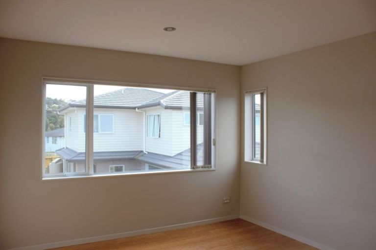 Photo of property in 76a Tamahere Drive, Glenfield, Auckland, 0629