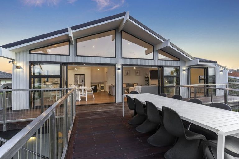 Photo of property in 12 Hyde Road, Rothesay Bay, Auckland, 0630