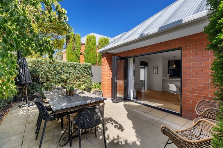 Photo of property in 33 Makora Street, Fendalton, Christchurch, 8041