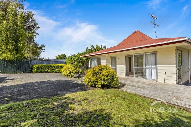 Photo of property in 71 Kemp Road, Massey, Auckland, 0614