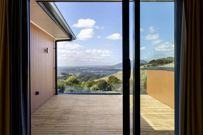 Photo of property in 5 Grandview Lane, Acacia Bay, 3385