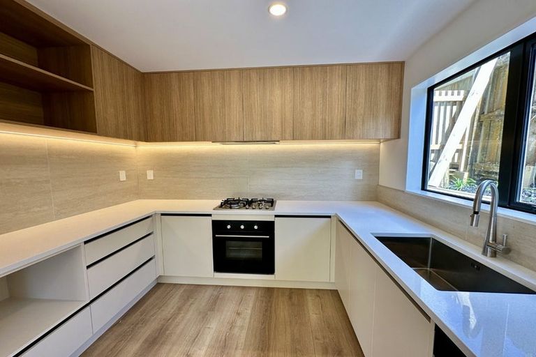 Photo of property in 2b Van Dyke Place, West Harbour, Auckland, 0618
