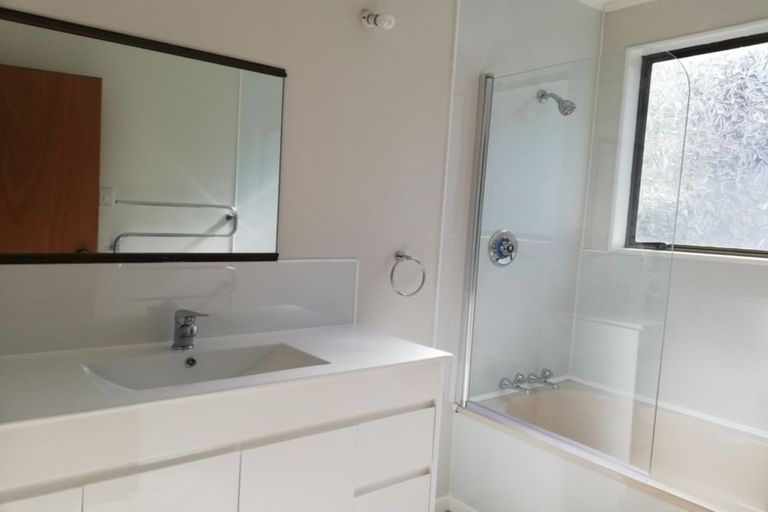 Photo of property in 18 Mercury Way, Whitby, Porirua, 5024