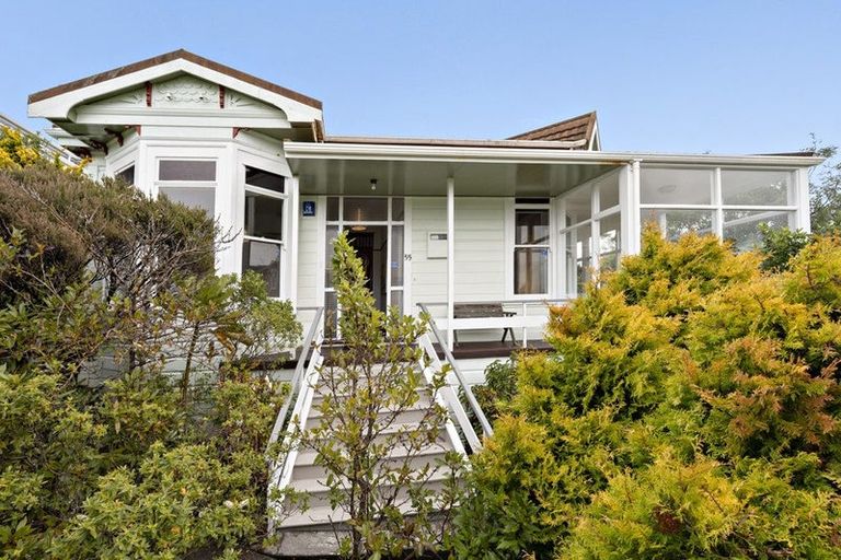 Photo of property in 55 Apuka Street, Brooklyn, Wellington, 6021