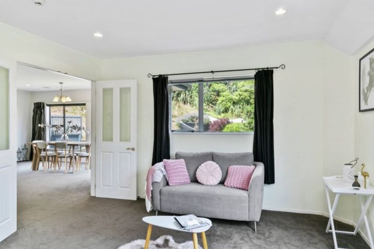 Photo of property in 11 Didsbury Grove, Churton Park, Wellington, 6037