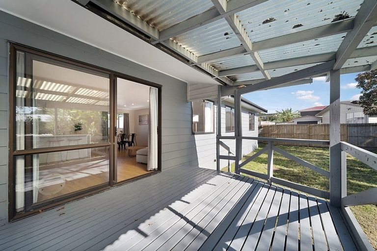 Photo of property in 1/134 Mcleod Road, Te Atatu South, Auckland, 0610