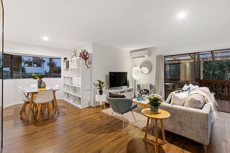 Photo of property in 22 Redfern Lane, Glenfield, Auckland, 0629