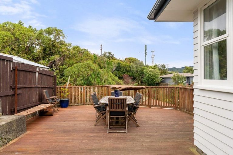 Photo of property in 19 Jane Grove, Paparangi, Wellington, 6037