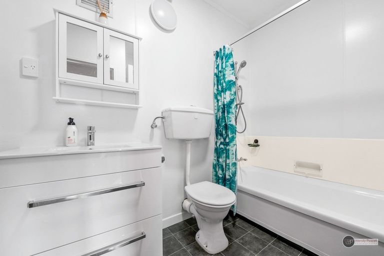 Photo of property in Hobson Court Flats, 51/70u Hobson Street, Thorndon, Wellington, 6011