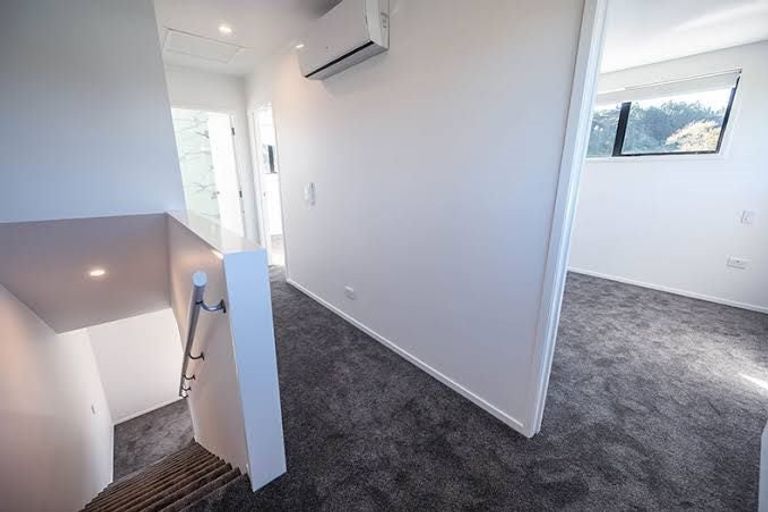 Photo of property in 4/17 Lowtherhurst Road, Massey, Auckland, 0614