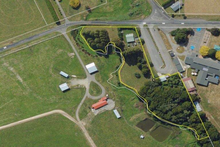 Photo of property in 341 Maharahara Road, Dannevirke, 4972