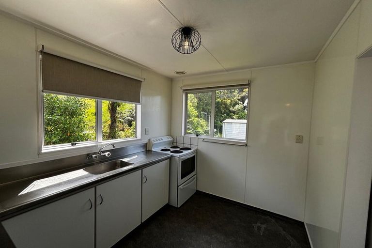 Photo of property in 31 Cumberland Street, Merrilands, New Plymouth, 4312