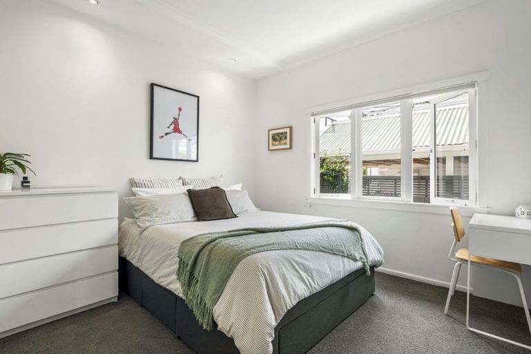 Photo of property in 165 Vauxhall Road, Narrow Neck, Auckland, 0624