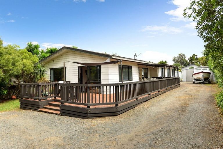 Photo of property in 6 Cemetery Road, Waiuku, 2123