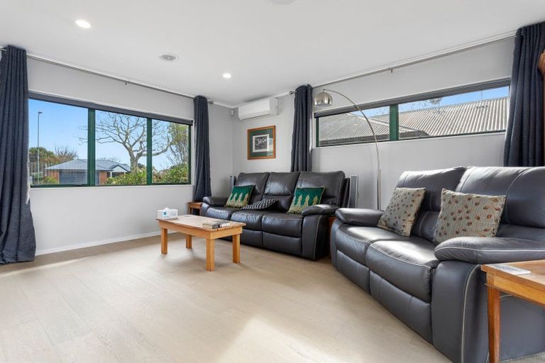 Photo of property in 16 Edgewater Grove, Whakatane, 3120