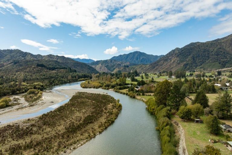 Photo of property in 136 Fairfax Street, Murchison, 7007