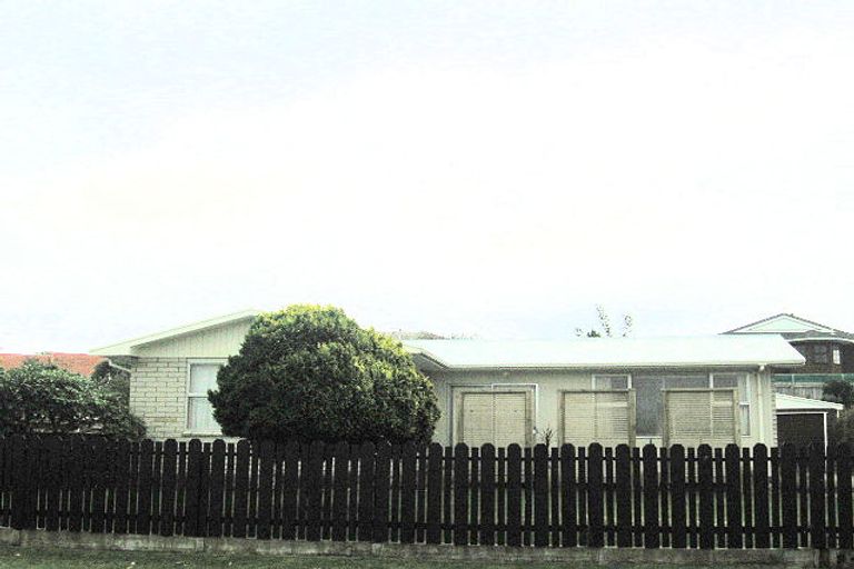 Photo of property in 32 Teoti Street, Paraparaumu Beach, Paraparaumu, 5032