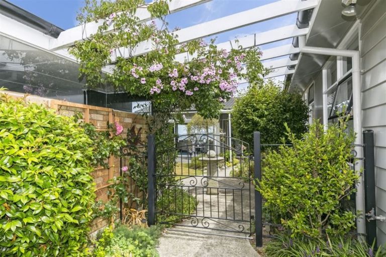 Photo of property in 20 Rama Crescent, Khandallah, Wellington, 6035