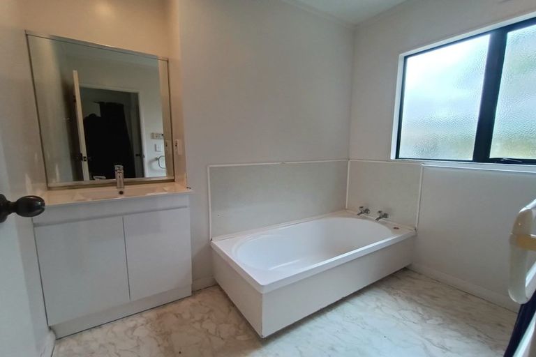 Photo of property in 21 Ladbrooke Drive, Newlands, Wellington, 6037