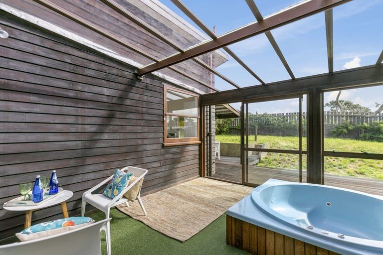 Photo of property in 33 Ranui Crescent, Khandallah, Wellington, 6035