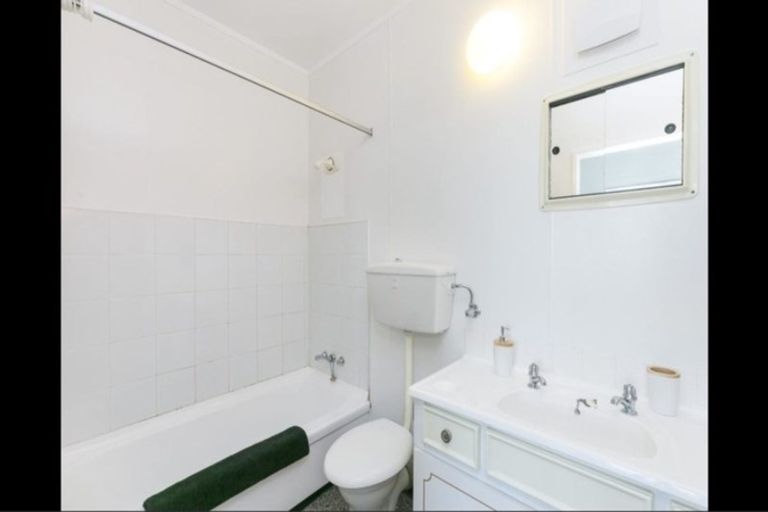 Photo of property in Hobson Court Flats, 27/70u Hobson Street, Thorndon, Wellington, 6011