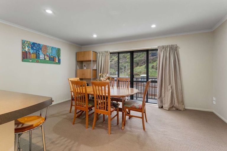 Photo of property in Te Kakariki Apartments, 5/5 Wellington Road, Paekakariki, 5034