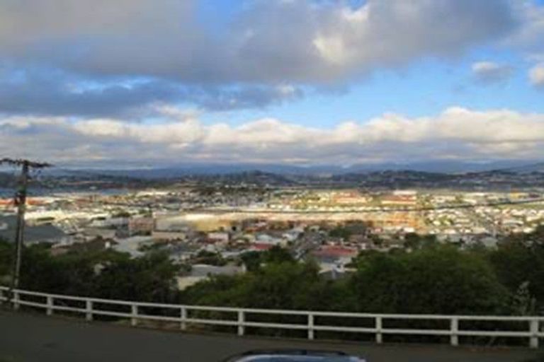 Photo of property in 14 Imperial Terrace, Melrose, Wellington, 6022