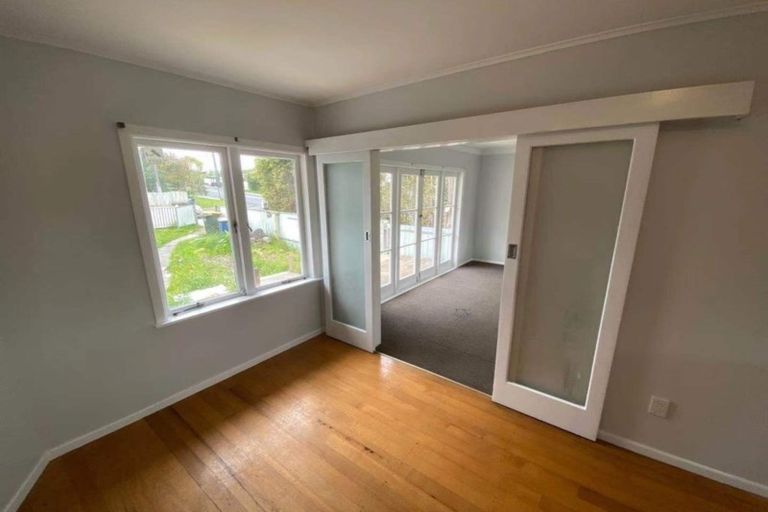 Photo of property in 77 Farquhar Road, Glendene, Auckland, 0602