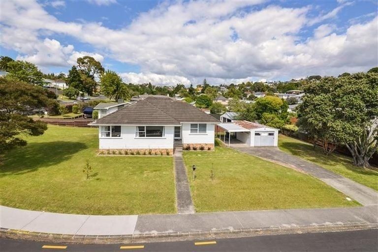 Photo of property in 3 Wykeham Place, Glenfield, Auckland, 0629