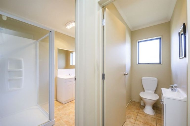Photo of property in 16 Daniel Place, Kelvin Grove, Palmerston North, 4414