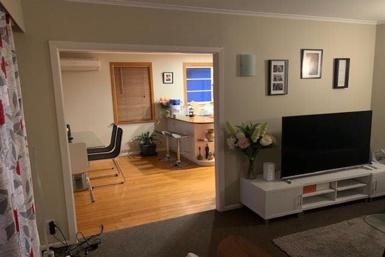 Photo of property in 165a Newlands Road, Newlands, Wellington, 6037