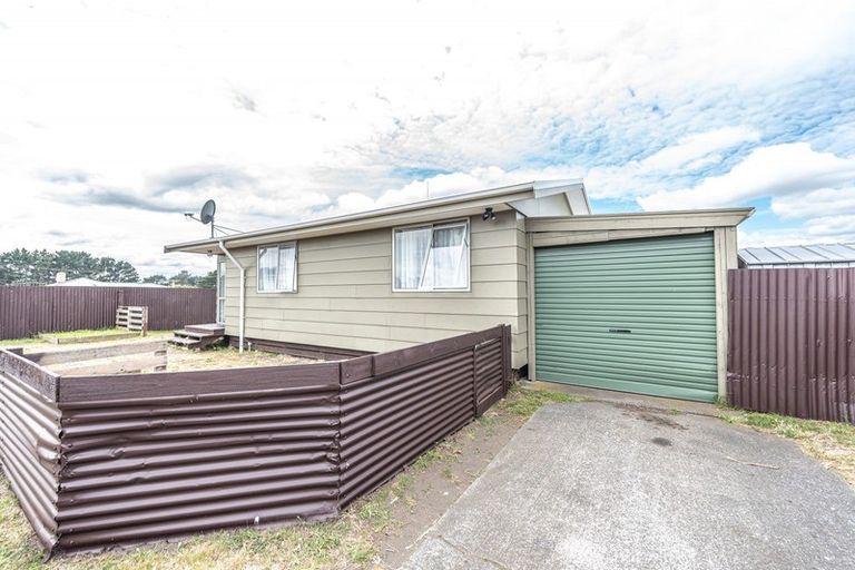 Photo of property in 17 Lee Street, Castlecliff, Whanganui, 4501