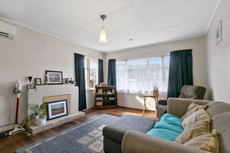 Photo of property in 195 Wellington Road, Wainuiomata, Lower Hutt, 5014