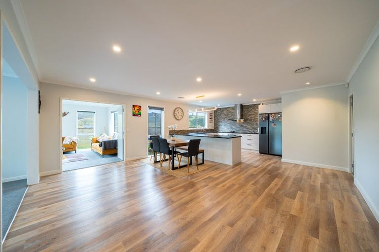 Photo of property in 42 Atherton Terrace, Churton Park, Wellington, 6037