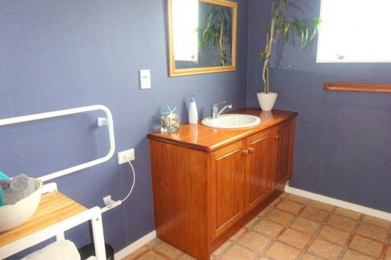 Photo of property in 37 Thomas Place, Foxton Beach, Foxton, 4815